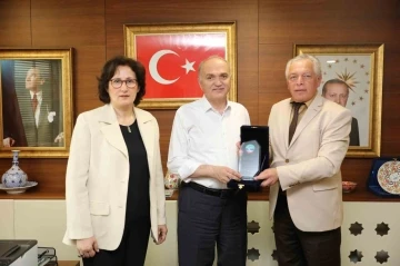 KAFFED’den Başkan Özlü’ye plaket
