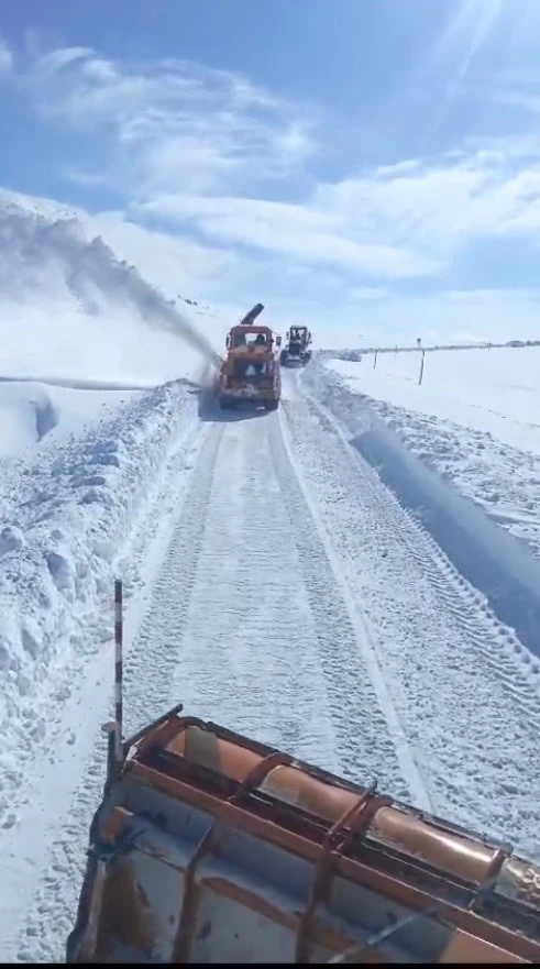 Kağızman-Ağrı kara yolu yeniden ulaşıma açıldı
