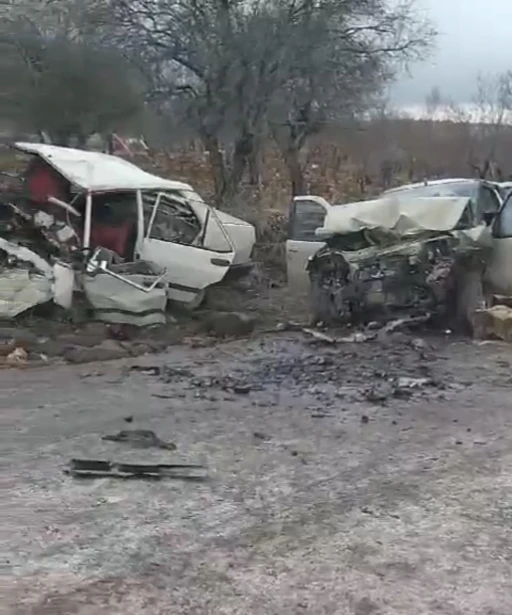 Kahramanmaraş’ta iki otomobil kafa kafaya çarpıştı: 3 ölü
