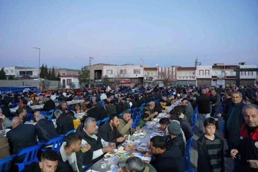 Kahta Belediyesi’nin iftar çadırına yoğun ilgi
