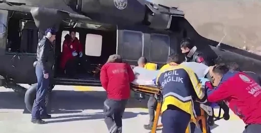 Kalp krizi geçiren hasta için sikorski helikopter havalandı
