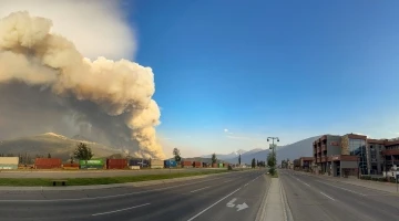 Kanada’da milli parktaki yangın kasabaya ulaştı
