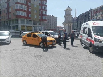 Kapaklı’da ticari taksi motosikletle çarpıştı: 1 yaralı
