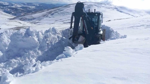 Kar yağınca yaylada mahsur kalan vatandaşlar kurtarıldı
