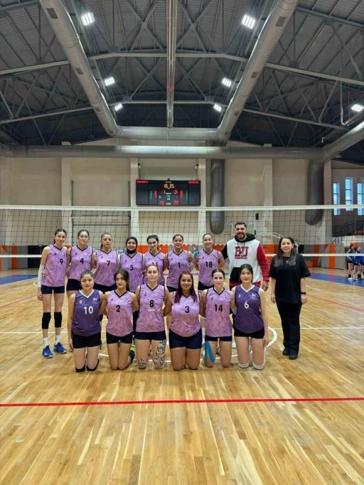 Karabük Üniversitesi voleybol takımları lige galibiyetle başladı
