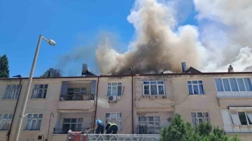 Karaman’da çatı yangını korkuttu
