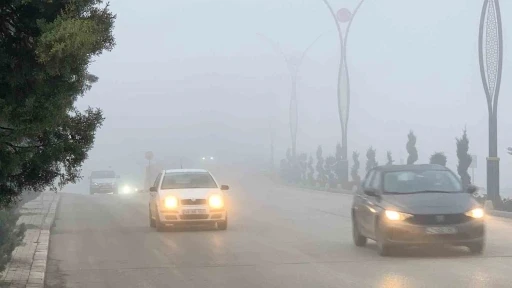 Karaman’da yoğun sis görüş mesafesini düşürdü
