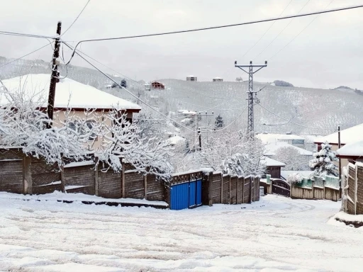 Karasu’da  kar kalınlığı 10 santimi geçti