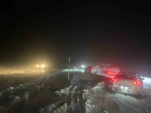 Kardan kapanan Malatya-Kayseri karayolunda çalışmalar sürüyor
