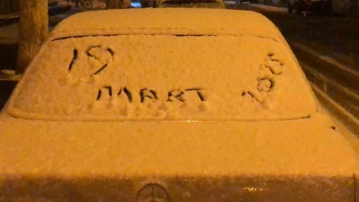 Kars’a Mart ayında lapa lapa kar yağdı
