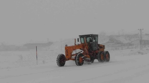 Kars’ta 100 köy yolu ulaşıma kapandı
