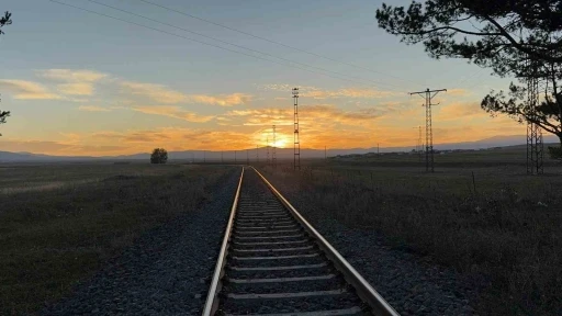 Kars’ta gün batımı kartpostallık görüntüler ortaya çıkardı
