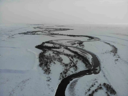 Kars’ta karla kaplı menderesler ve köyler havadan görüntülendi
