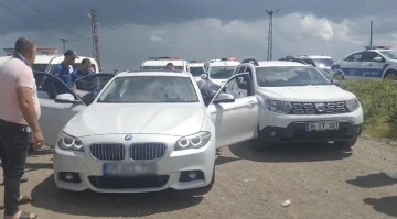 Kars’ta polisin dur ihtarına uymayan sürücü takip sonucu yakalandı
