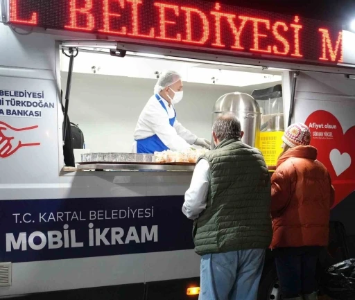 Kartal Belediyesi’nden soğuk kış sabahlarında içleri ısıtan ikram
