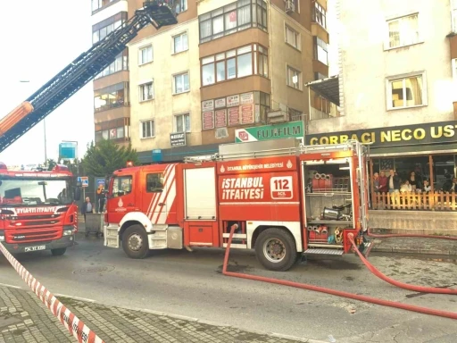 Kartal’da çatı yangını
