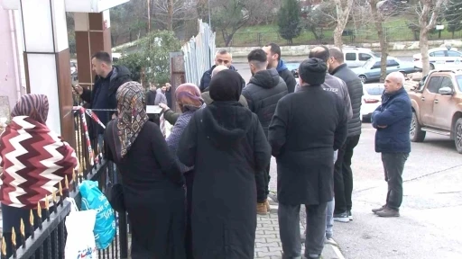 Kartal’da toprak kayması: Binadakiler tahliye edildi
