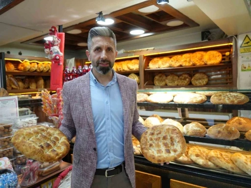 Kastamonu’da 3 metrelik Ramazan pidesi 600 liraya satıldı
