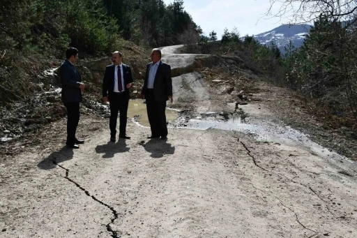 Kastamonu’da heyelan sebebiyle yol, 4 metre kaydı
