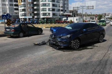 Kastamonu’da iki otomobil çarpıştı: 2 yaralı
