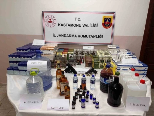 Kastamonu’da jandarmadan kaçakçılık operasyonu: Çok sayıda malzeme ele geçirildi
