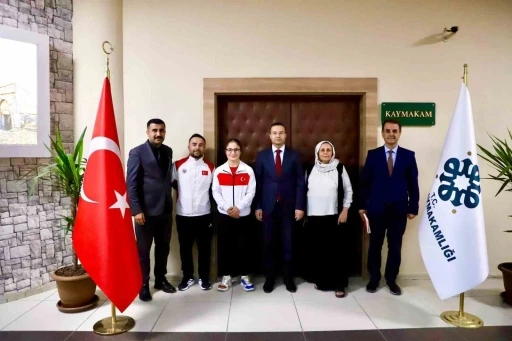 Kaymakam Baycar, Avrupa Şampiyonu milli sporcuyu ödüllendirdi
