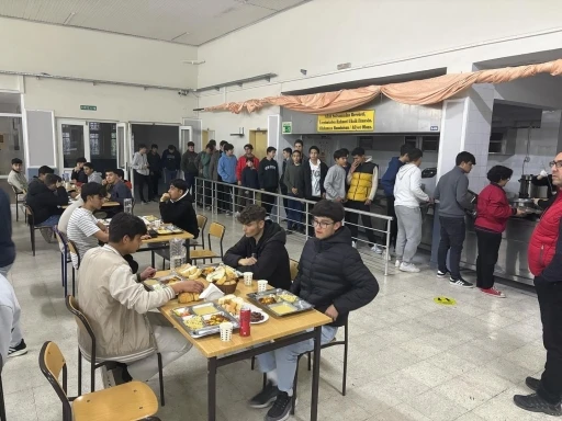 Kaymakam Ertaş, lisede iftar programına katıldı
