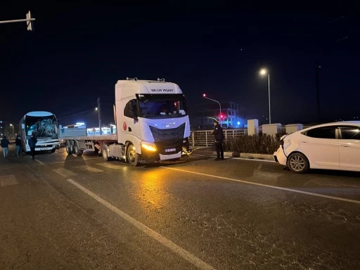 Kayseri’de 3 araçlı zincirleme kaza: 2 yaralı
