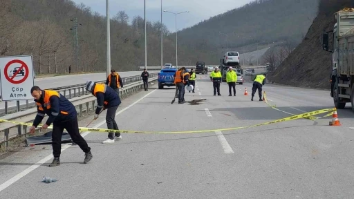 Kazada aracın kapısı yerinden çıktı, yola savrulan yolcu hayatını kaybetti
