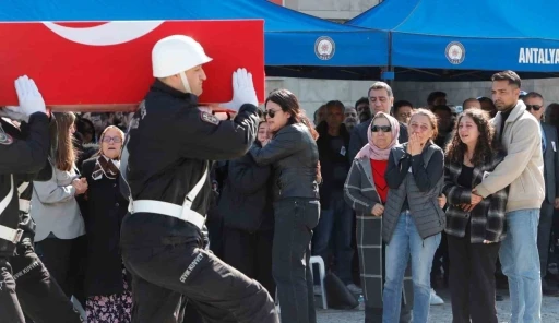 Kazada hayatını kaybeden polis memurunun kızının feryadı yürekleri dağladı
