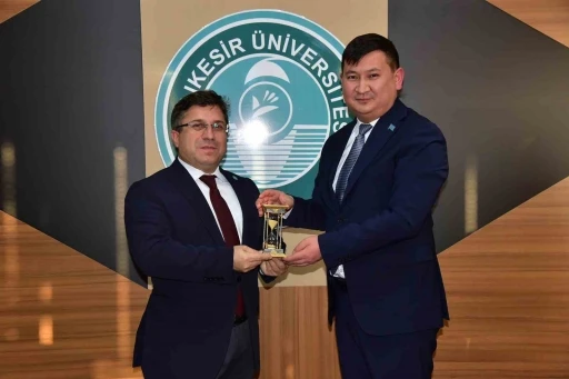 Kazakistan Başkonsolosundan, Balıkesir Üniversitesine ziyaret
