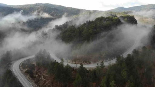 Kazdağları’nda sis güzelliği masalsı görüntüler oluşturdu
