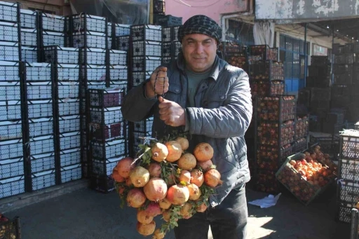 Kendine has lezzetiyle bilinen &quot;Zivzik&quot; narı kilosu 30 liradan satılıyor
