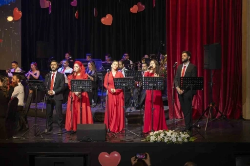 Kent Orkestrası ’Sevgililer Günü’ne özel konser verdi
