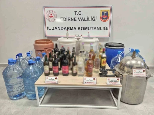 Keşan’da 384 litre sahte içki ele geçirildi
