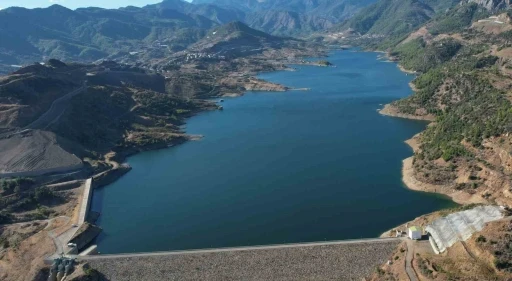 Kıbrıs’ın suyunu karşılayan baraj binlerce dekar tarım arazisine de can suyu oldu
