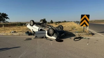 Kilis-Gaziantep karayolunda iki araç çarpıştı: 2 yaralı
