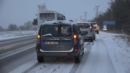 Kırklareli’nde kar yağışı etkili oluyor
