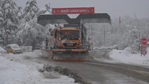 Kırklareli’nin yüksek kesimlerinde kar yağışı etkisini sürdürüyor
