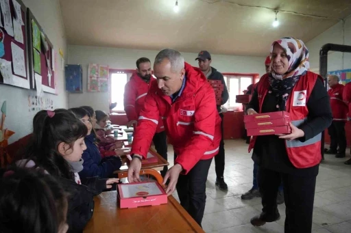 Kızılay’dan köy çocuklarına sıcak dokunuş
