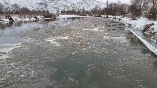 Kızılırmak’tan adeta buz oldu aktı
