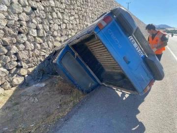 Kontrolden çıkan kamyonet takla attı 1 yaralı
