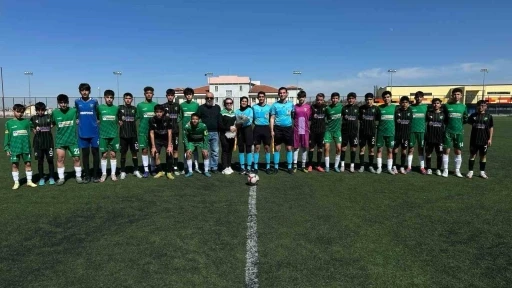 Konya’da U15 Ligi maçında Dünya Kadınlar Günü kutlaması
