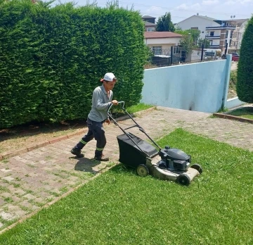 Körfez’in parklarına yaz bakımı
