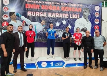 Körfezli Kübranur karate şampiyonasında ikinci oldu
