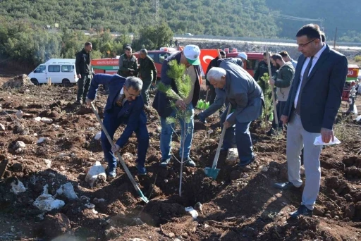 Korkuteli’nde 500 fidan toprakla buluştu
