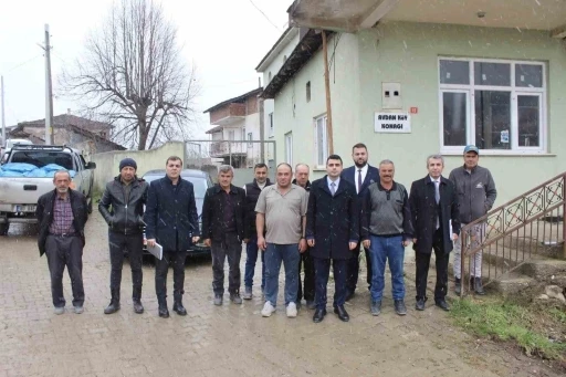 Köy sakinlerinin ihtiyaç ve taleplerini tek tek not aldı
