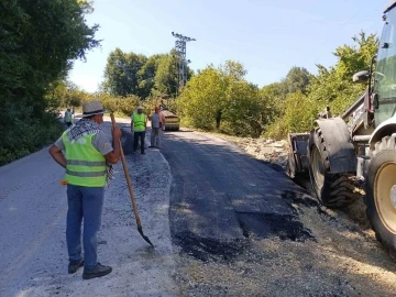 Köy yollarında yama
