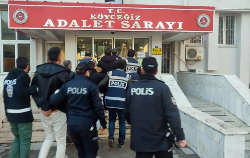 KÖYCEĞİZ'DE SAHTE POLİSLER EVLERİ SOYDU