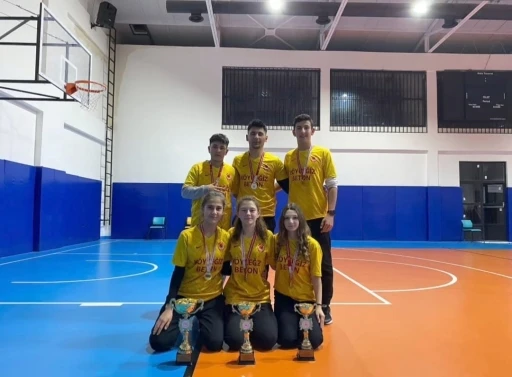 Köyceğiz Naip Hüseyin Anadolu Lisesi Floor Curling Kız Takımı il birincisi
